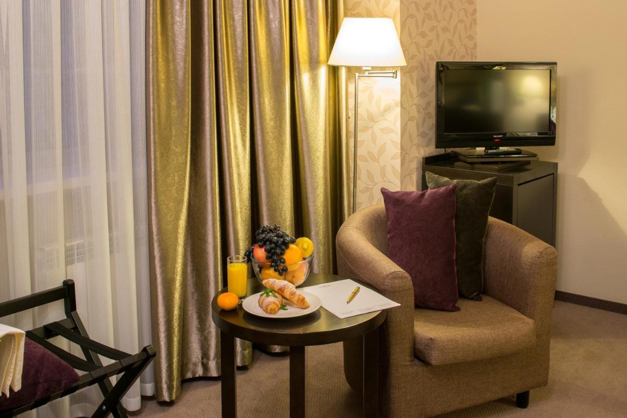 Riverside- Hotel And Mice Cherníhiv Habitación foto